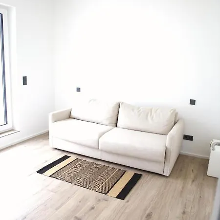 Peaceful Modern 2 Bedroom Penthouse With View Apartman