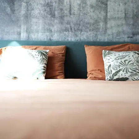 Peaceful Modern 2 Bedroom Penthouse With View Apartman *