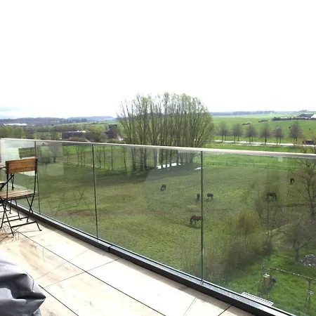 Peaceful Modern 2 Bedroom Penthouse With View Apartman
