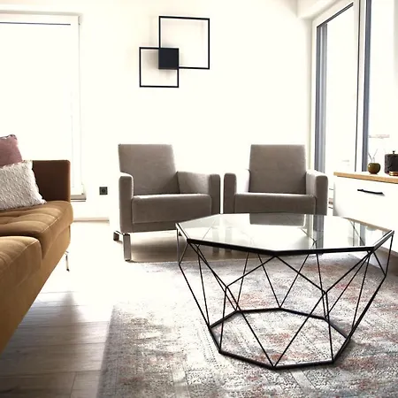 Peaceful Modern 2 Bedroom Penthouse With View Apartman